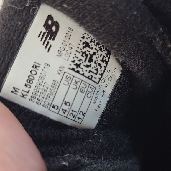 New Balance Gold and Black Baby Shoe's - Picture 7 of 11